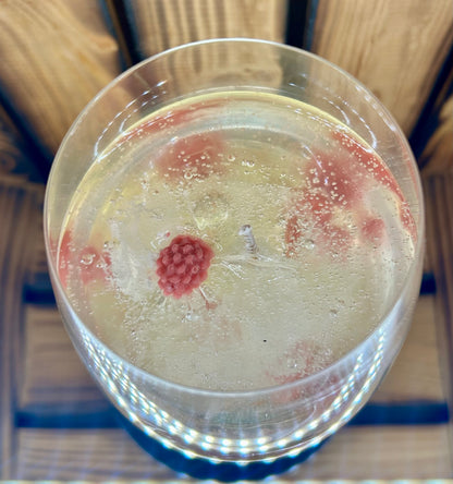 Feierliche Himbeer Getränk Kerze