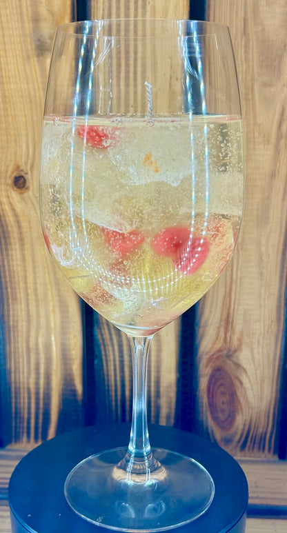 Feierliche Himbeer Getränk Kerze